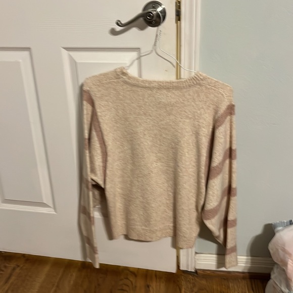 Adorable sweater to wear with jeans - Picture 2 of 2